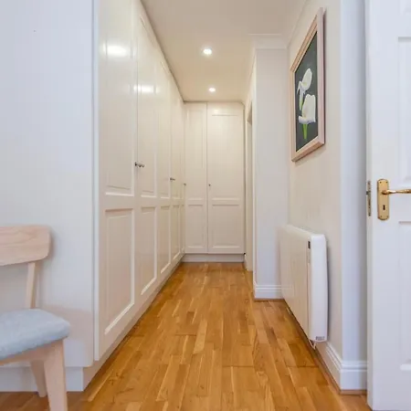 Chic Dockside Retreat * ゴールウェイ