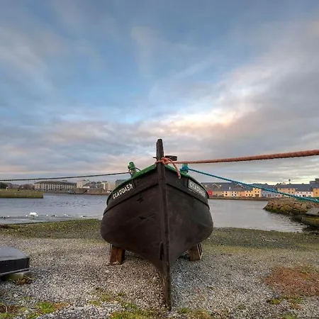 Chic Dockside Retreat