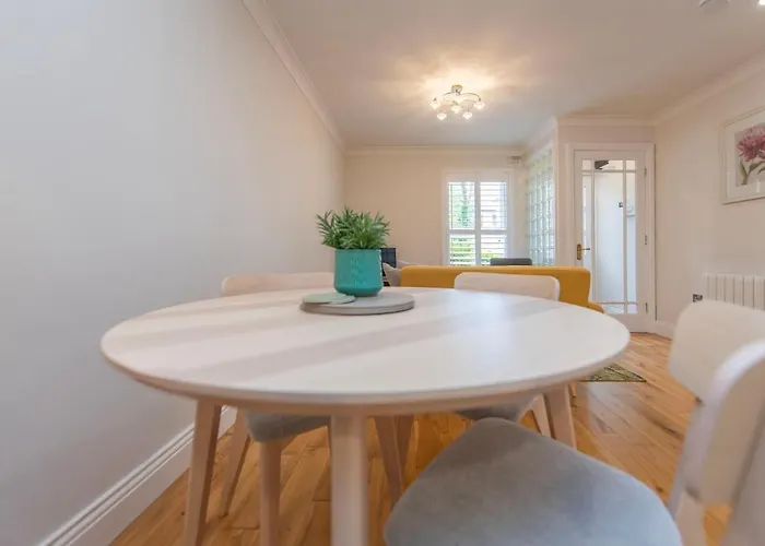 Chic Dockside Retreat Galway