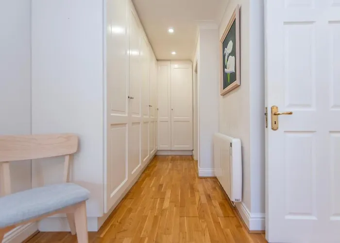 Chic Dockside Retreat * Galway