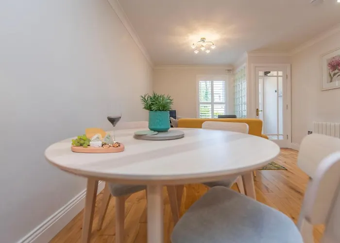 Chic Dockside Retreat *