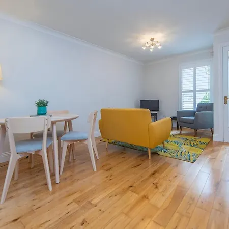 Chic Dockside Retreat * Galway