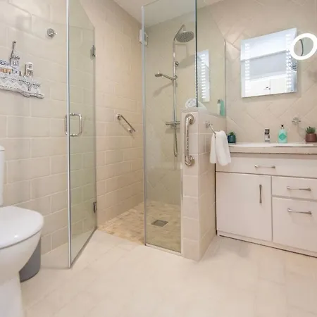 Chic Dockside Retreat Apartament *