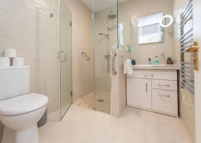 Chic Dockside Retreat * Galway