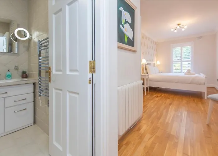 Chic Dockside Retreat