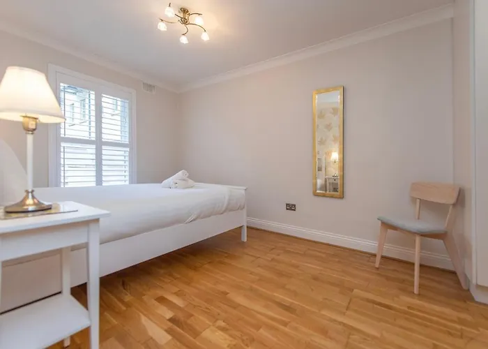 Chic Dockside Retreat Apartament *